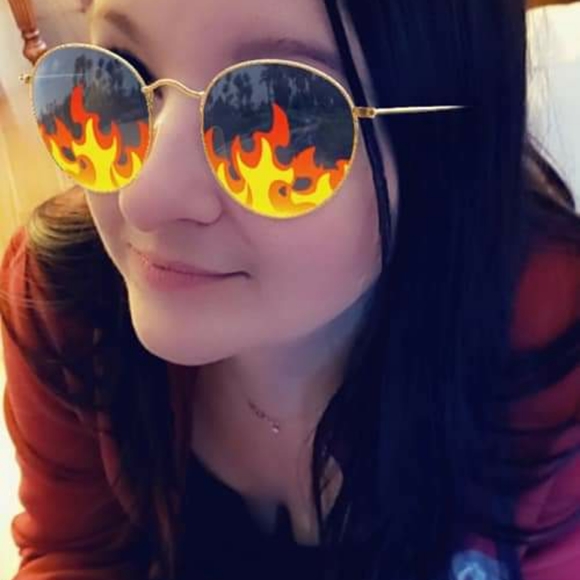 💜 Meet your Posher, Vicky - Picture 2 of 8